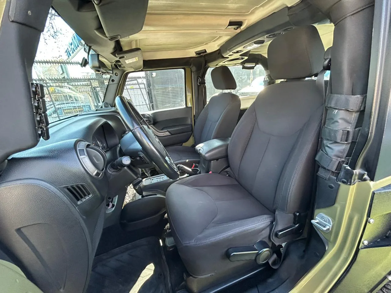 Jeep Wrangler Sport — foto 14 de 16