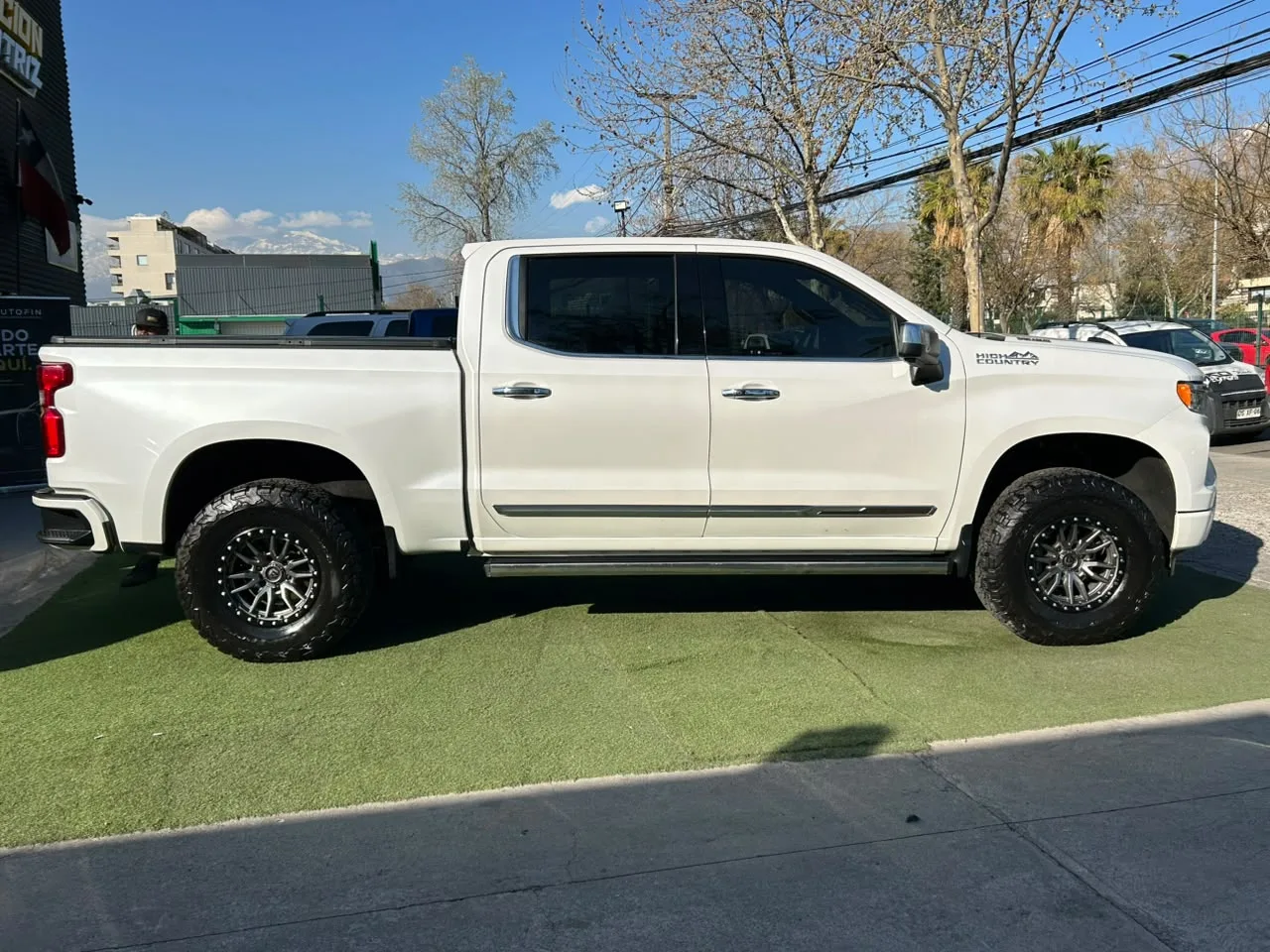 Chevrolet Silverado High Country — foto 11 de 18