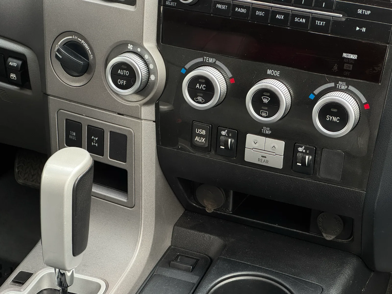 Toyota Sequoia — foto 17 de 17