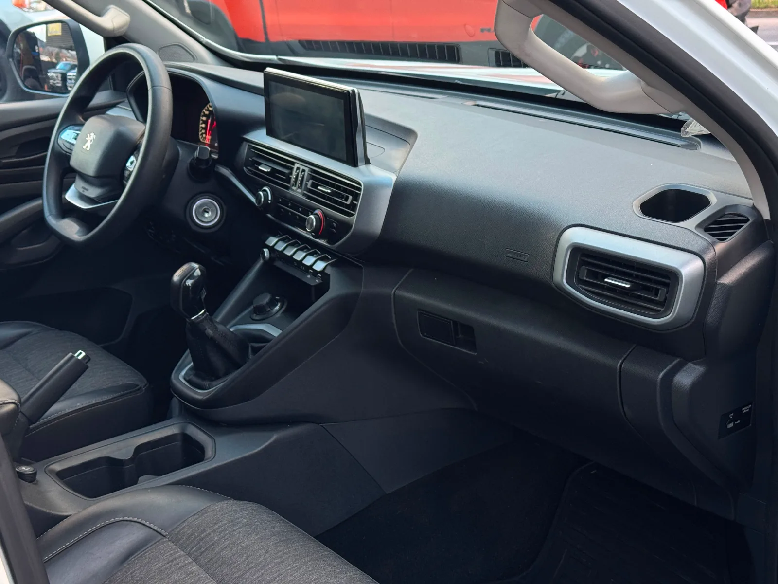 Peugeot Landtrek — foto 15 de 19