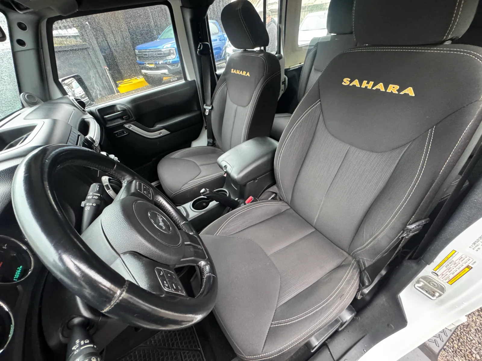 Jeep Wrangler Jku Sahara — foto 15 de 21